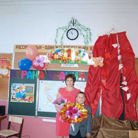 Первая учительница Саши Слесарева Ольга Николаевна Лапина 2013 год 1-й класс.